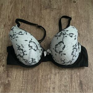 Victoria's Secret Body By Victoria Lined Perfect Coverage Bra Size 34C